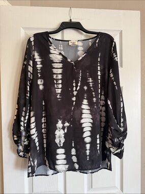 BiBi Black & White Tie-Dye V-Neck Tunic Top
